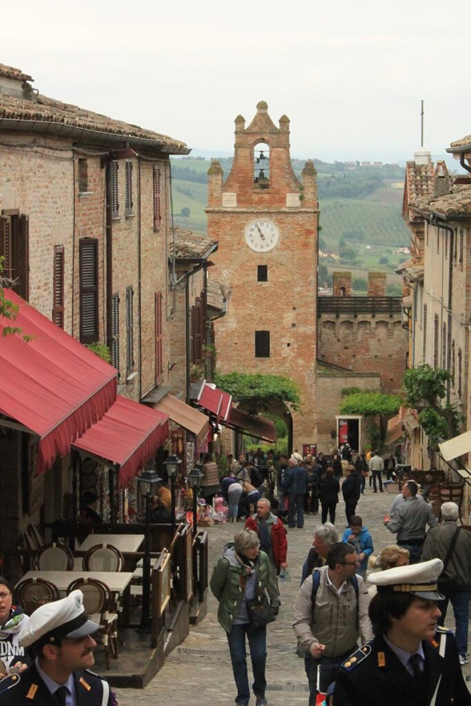 Torre dell'Orologio nel Borgo di Gradara