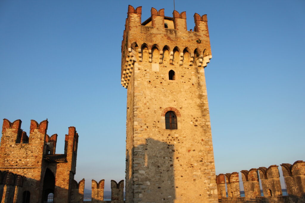 
Cosa vedere a Sirmione: torre del Castello Scaligero