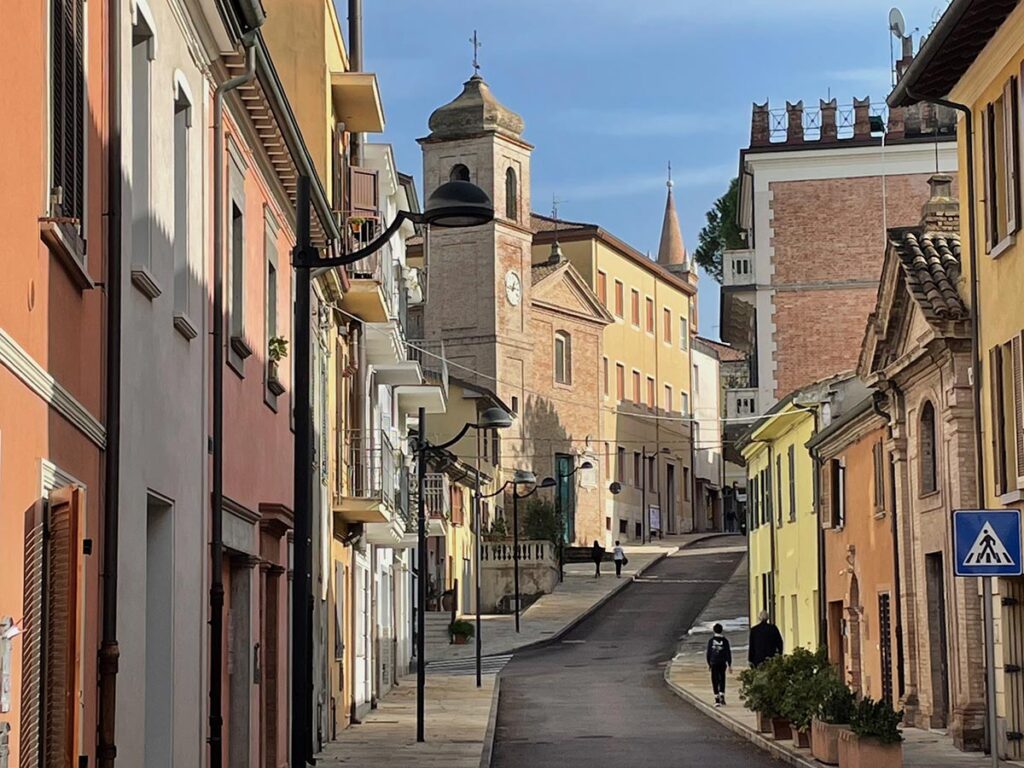 La Cattolica vecchia con la storica Chiesa di Sant'Apollinare