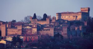 Castello e borgo di Gradara - Foto Archivio della Provincia di PU