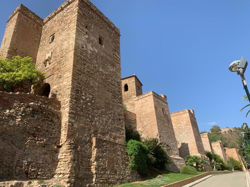 Torri e mura esterne dell'Alcazaba di Malaga