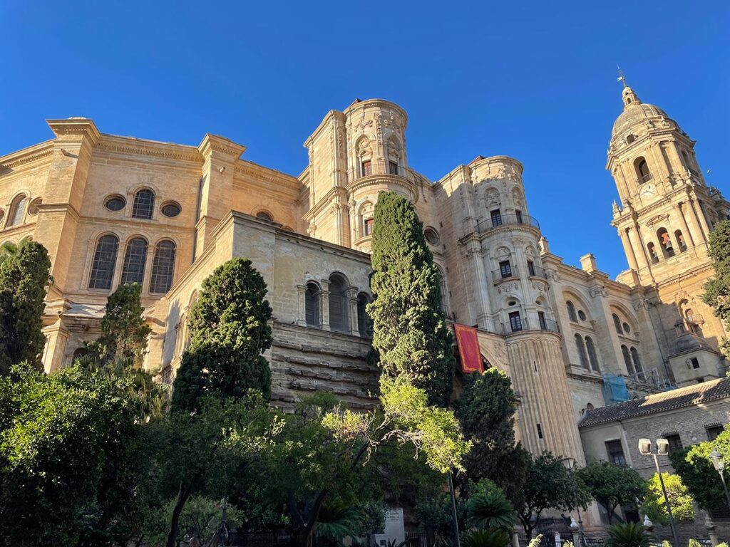 Vista laterale della Cattedrale di Malaga