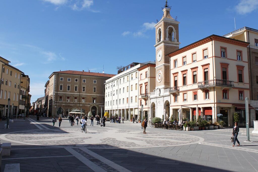 Piazza Tre Martiri, cuore pulsante di Rimini