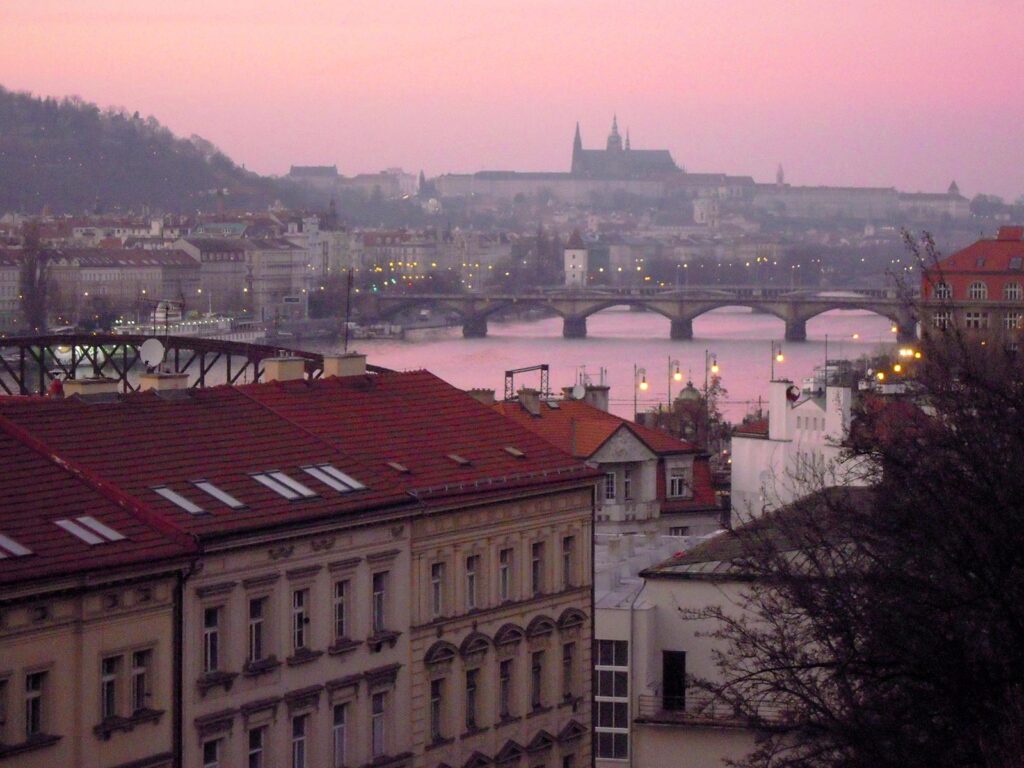 Praga al tramonto