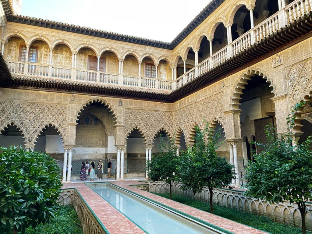 Cortile delle Donzelle all'interno dell'Alcazàr di Siviglia