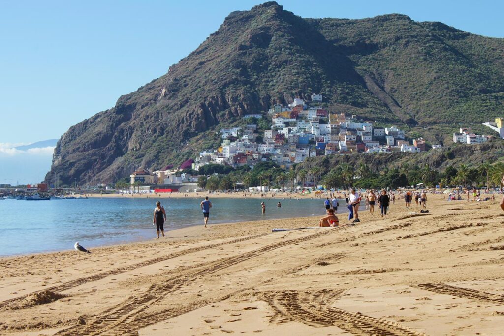 La bella spiaggia di Las Teresitas