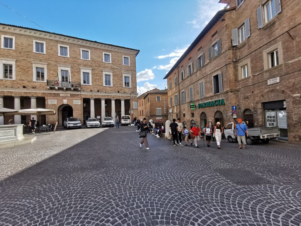 Piazza della Repubblica di Urbino - Foto di Elekes Andor