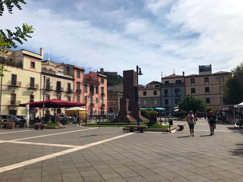 Piazza nel centro a Bosa