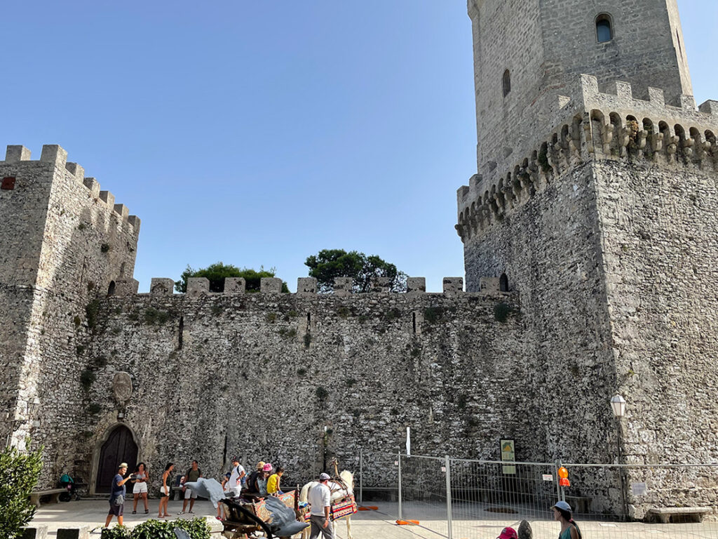 Dettaglio della facciata del Castello di Venere a Erice