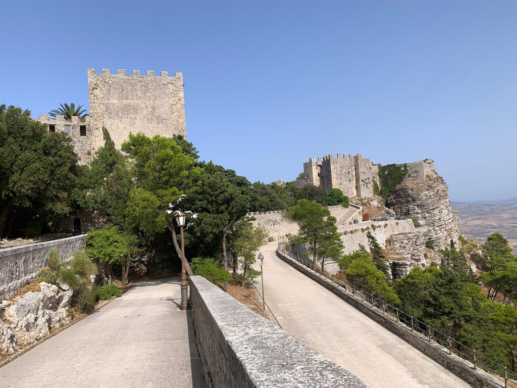 Vista di Erice e del Castello di Venere