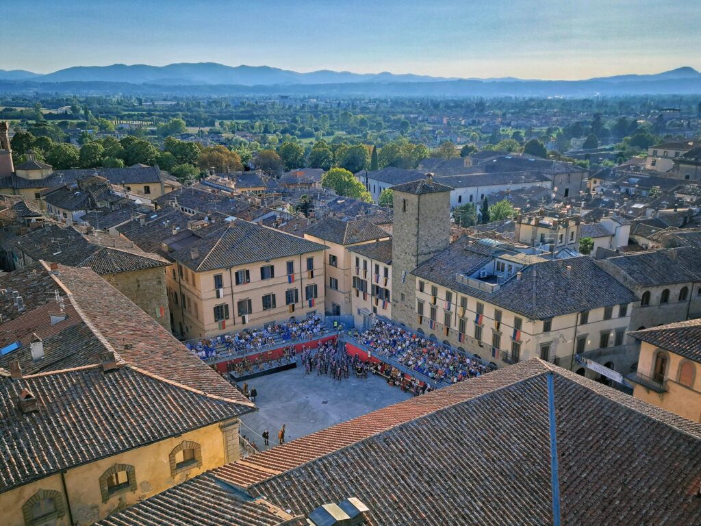 Centro storico di Sansepolcro durante una festa