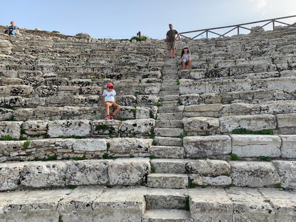 Gli spalti del Teatro Antico di Segesta