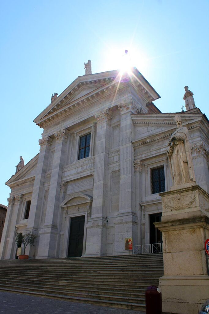 Il Duomo, una delle principali attrazioni di Urbino